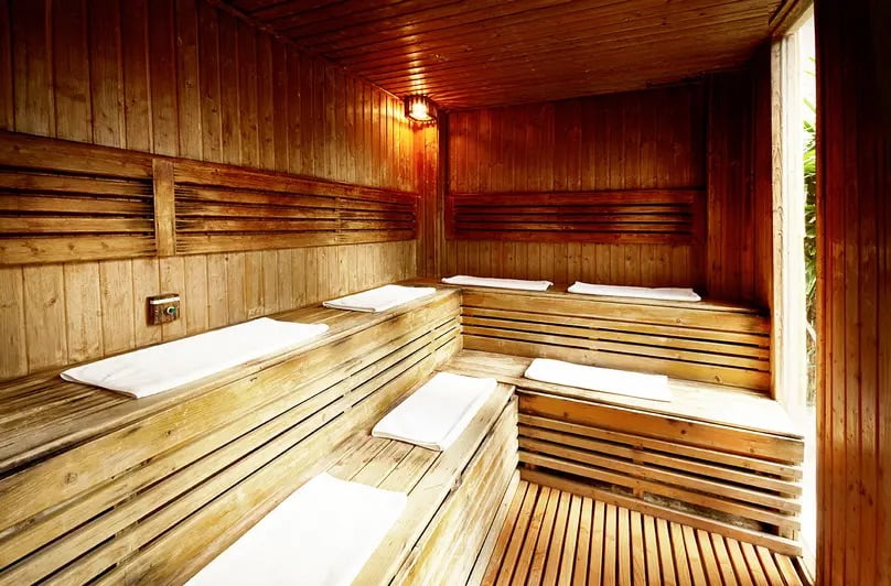 How to Choose the Right Sauna Hat: Materials, Fit & Style
