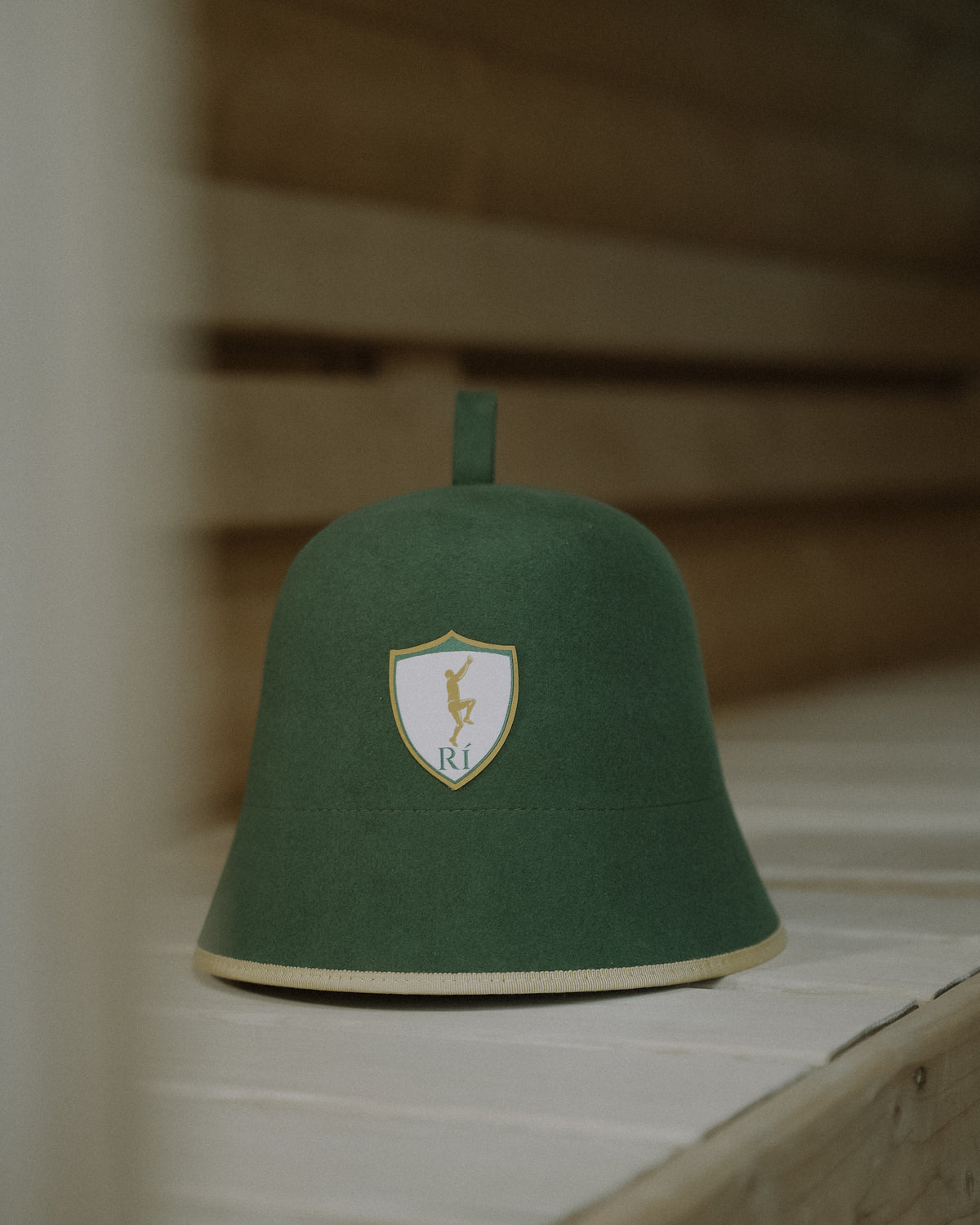 Rí Sauna Crown merino sauna hat on a sauna bench, window light