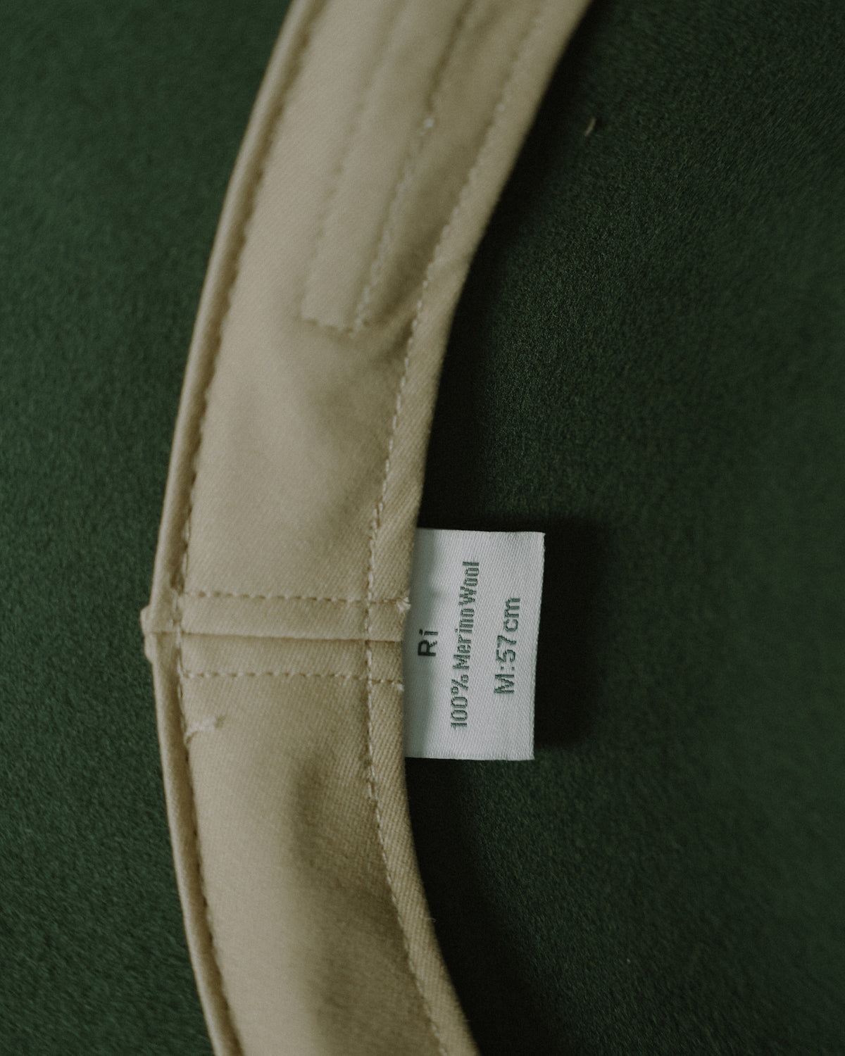 Care label of the Rí Sauna Crown, 100% merino wool, size M 57 cm